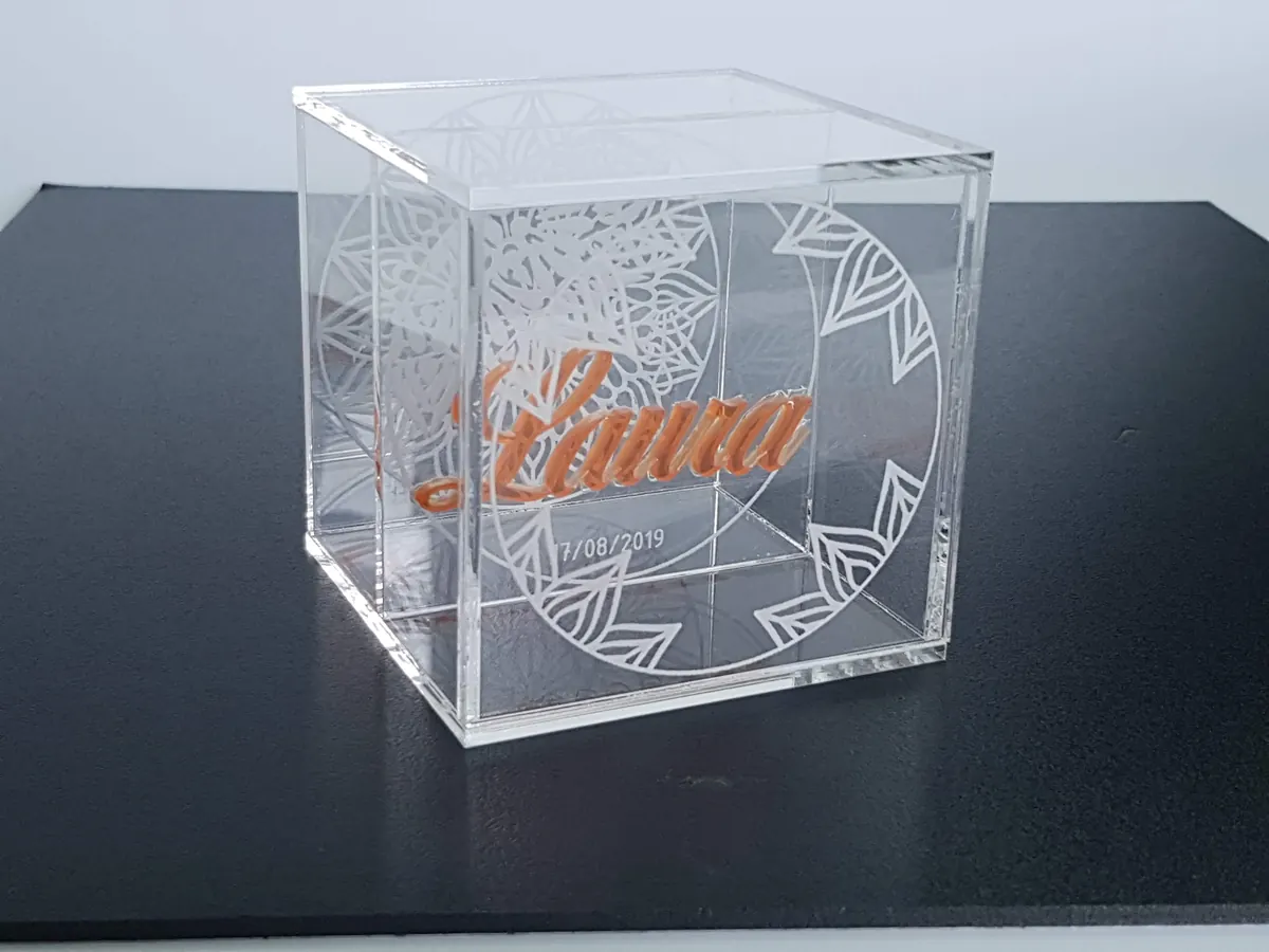 Caixa em acrílico