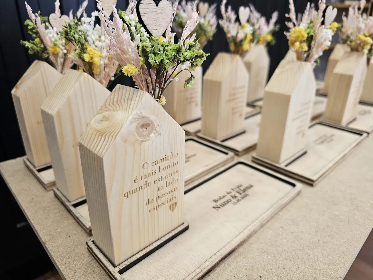 Troféus em madeira