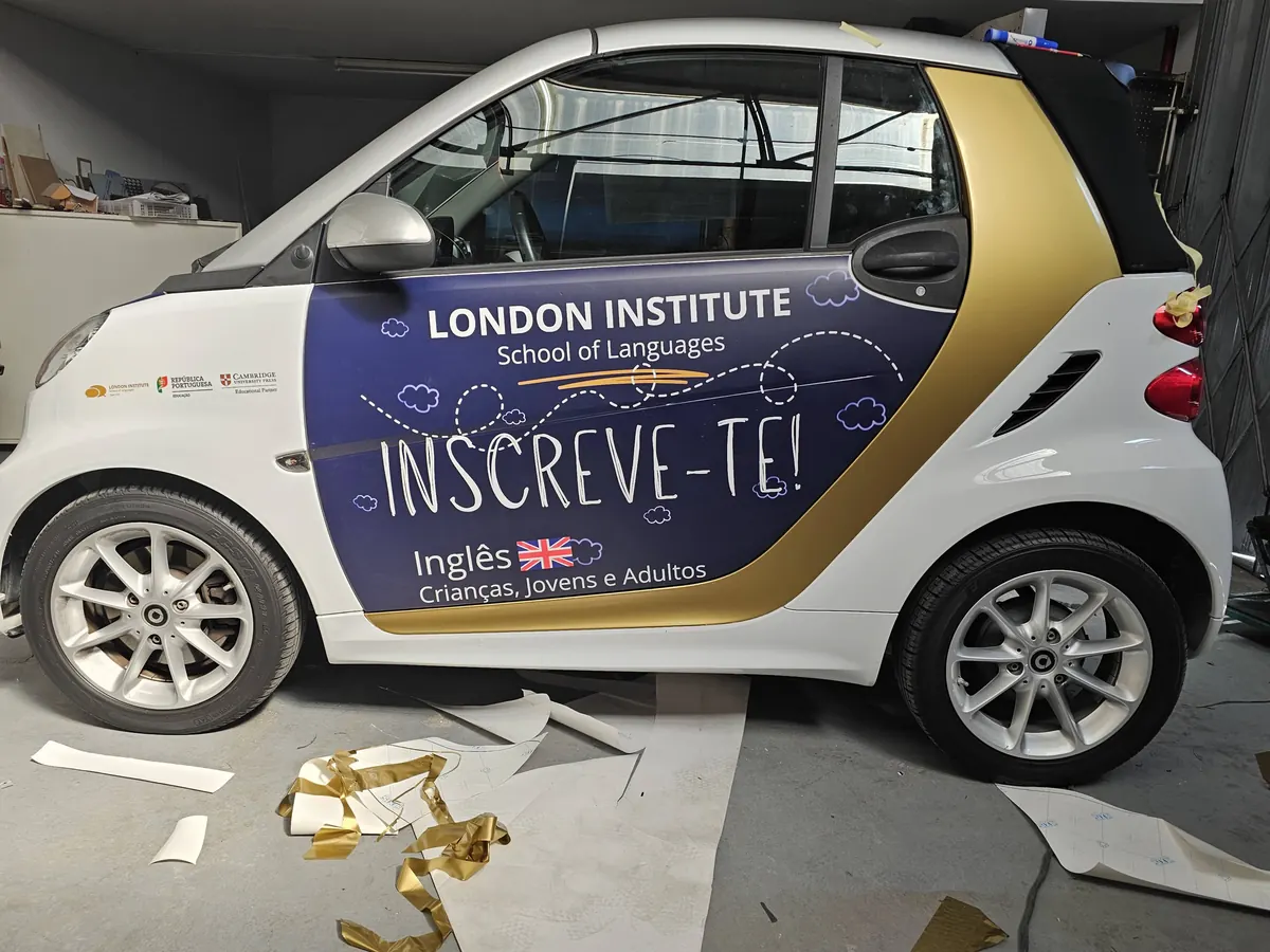 Smart decorado com vinil para o London Institute